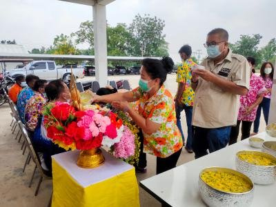 จัดกิจกรรมสรงน้ำพระพุทธรูป และรดน้ำดำหัวคณะผู้บริหาร และ ส.อบต.ด่านใน