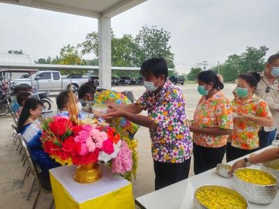 จัดกิจกรรมสรงน้ำพระพุทธรูป และรดน้ำดำหัวคณะผู้บริหาร และ ส.อบต.ด่านใน