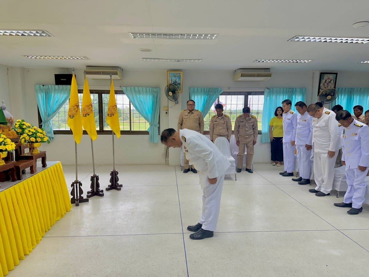 พิธีรับพระราชทานพระบรมฉายาลักษณ์ พระบาทสมเด็จพระเจ้าอยู่หัว และสมเด็จพระนางเจ้าฯ พระบรมราชินีนาถ