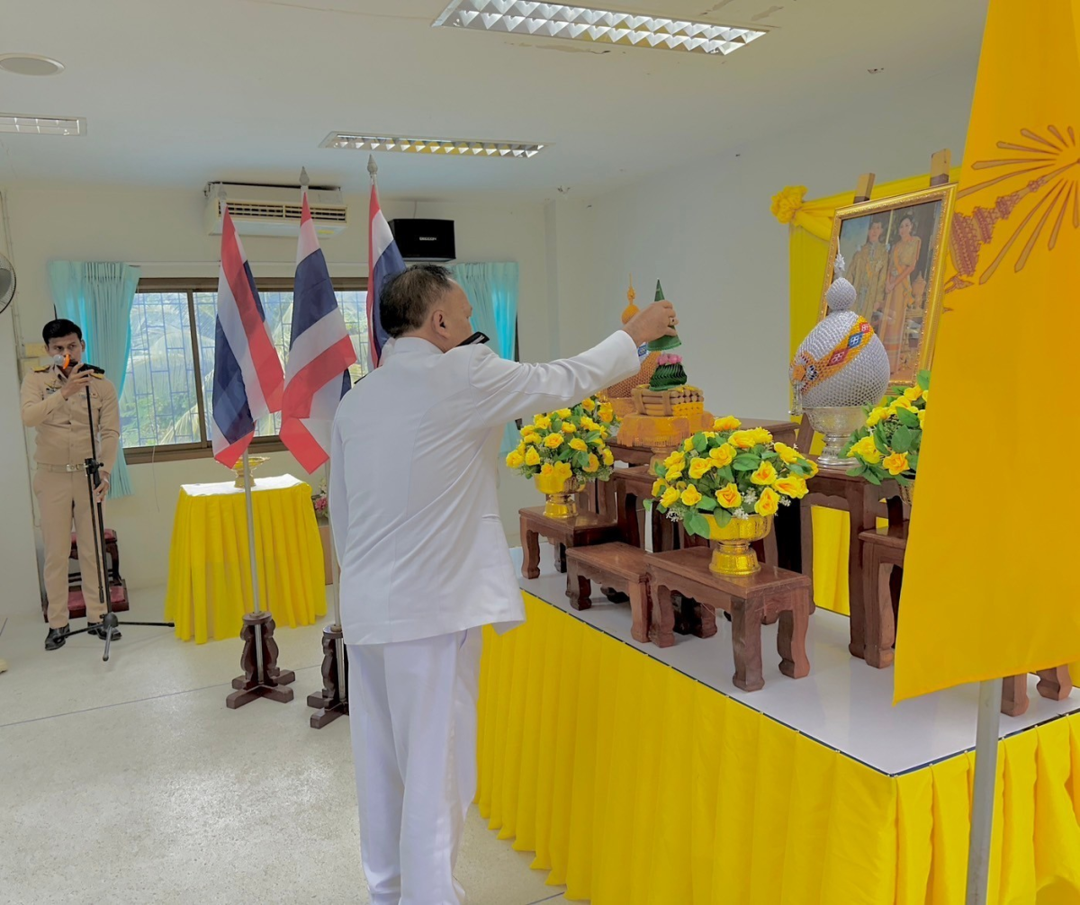 พิธีรับพระราชทานพระบรมฉายาลักษณ์ พระบาทสมเด็จพระเจ้าอยู่หัว และสมเด็จพระนางเจ้าฯ พระบรมราชินีนาถ