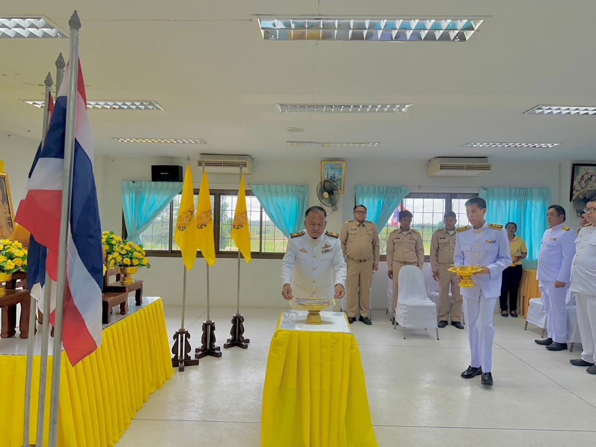 พิธีรับพระราชทานพระบรมฉายาลักษณ์ พระบาทสมเด็จพระเจ้าอยู่หัว และสมเด็จพระนางเจ้าฯ พระบรมราชินีนาถ