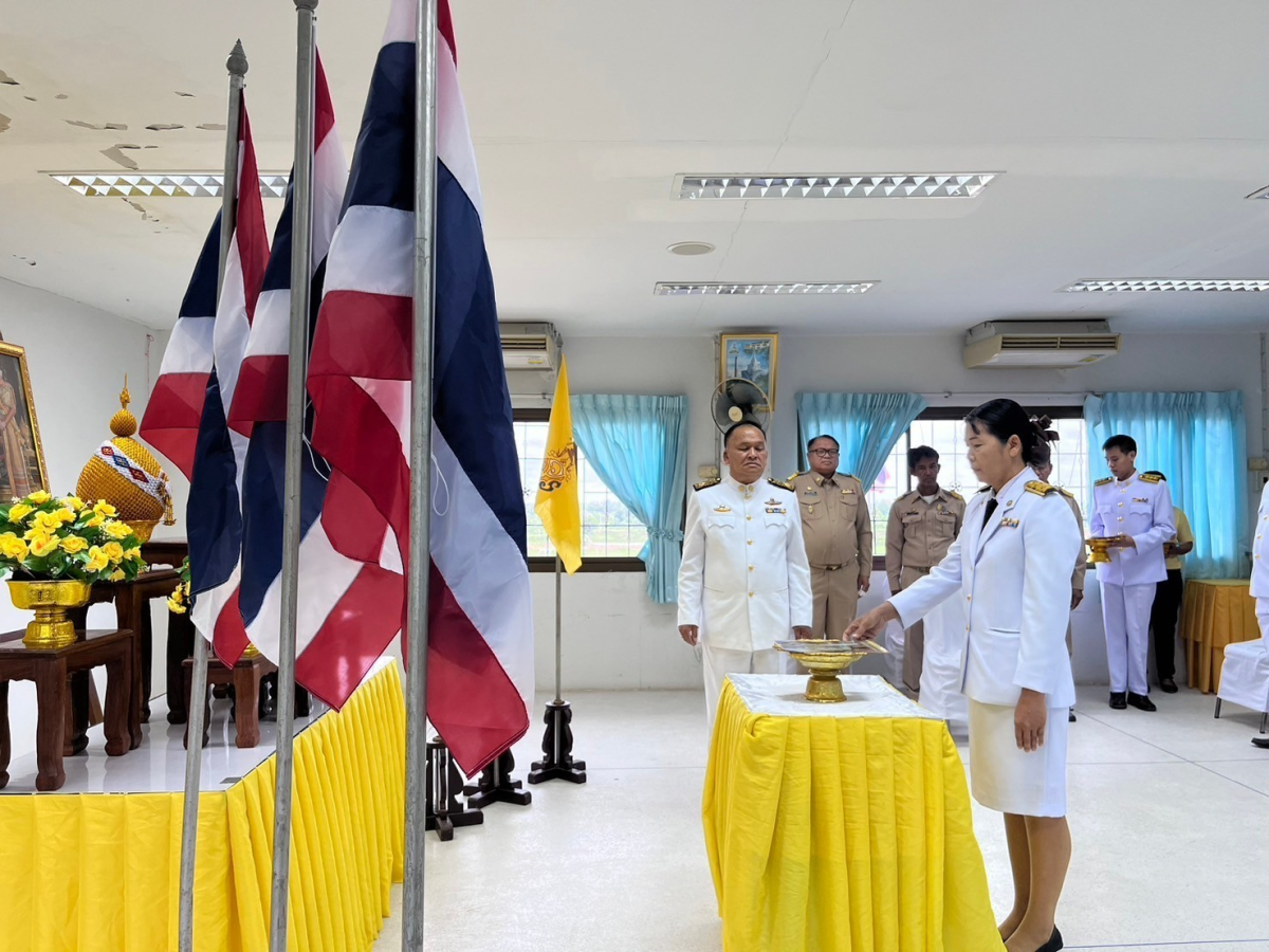 พิธีรับพระราชทานพระบรมฉายาลักษณ์ พระบาทสมเด็จพระเจ้าอยู่หัว และสมเด็จพระนางเจ้าฯ พระบรมราชินีนาถ