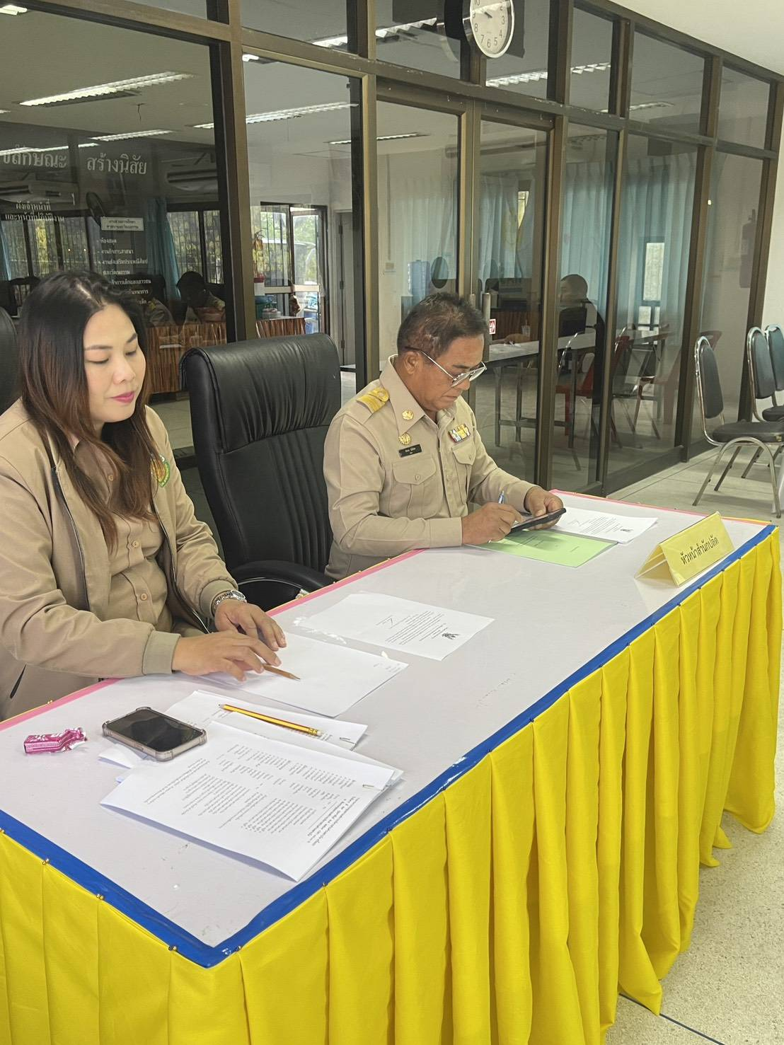 ภาพบรรยากาศการประชุมสภาองค์การบริหารส่วนตำบลด่านในสมัยสามัญ สมัยที่ ๑ ครั้งที่ ๑/๒๕๖๙  วันพฤหัสบดีที่ 26 กุมภาพันธ์ พ.ศ.2569 เวลา 09.30 น. ณ ห้องประชุมสภาองค์การบริหารส่วนตำบลด่านใน
