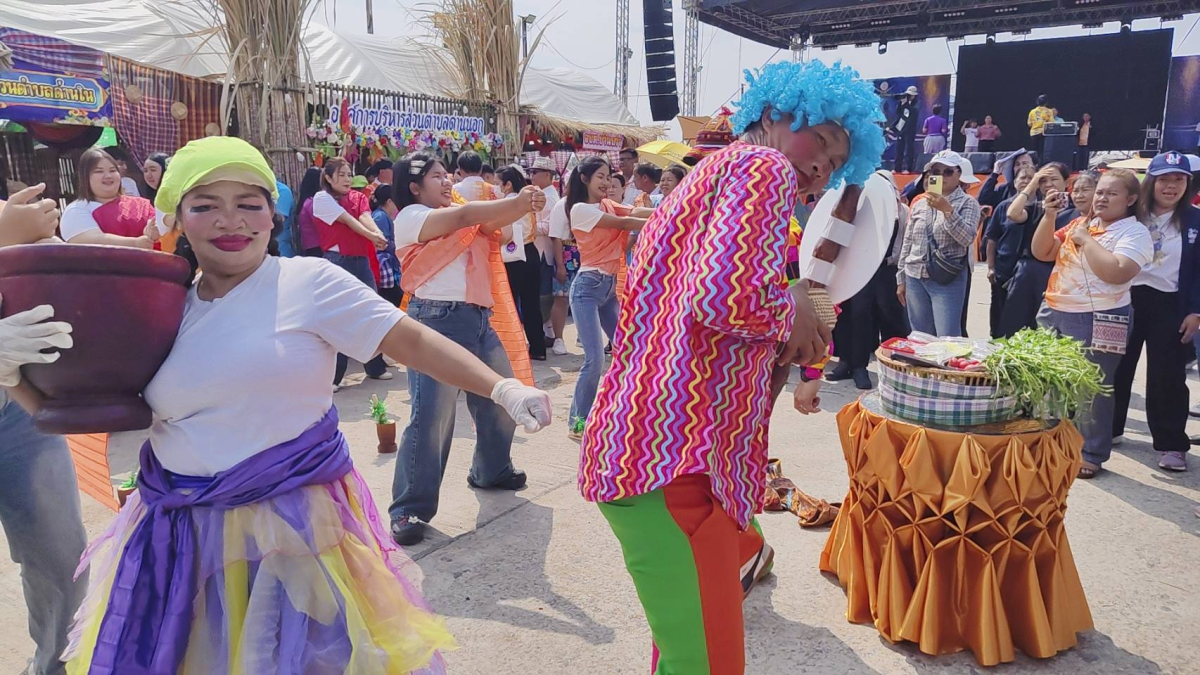 ภาพการประกวดขั่วหมี่ ตำส้มลีลา/น้ำพริก ปลาเผา สะเดาหวาน ในวันที่ 26 กุมภาพันธ์ 2569 ณ เวทีกลางหน้าเทศบาลตำบลด่านขุนทด