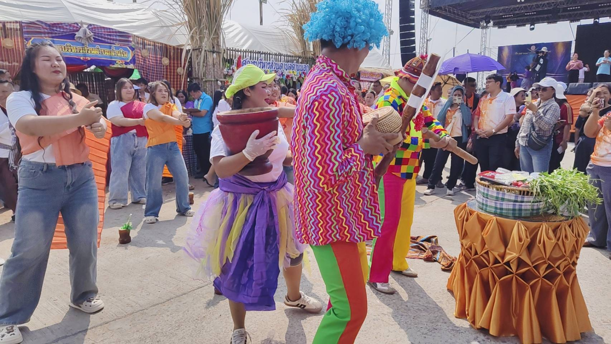 ภาพการประกวดขั่วหมี่ ตำส้มลีลา/น้ำพริก ปลาเผา สะเดาหวาน ในวันที่ 26 กุมภาพันธ์ 2569 ณ เวทีกลางหน้าเทศบาลตำบลด่านขุนทด