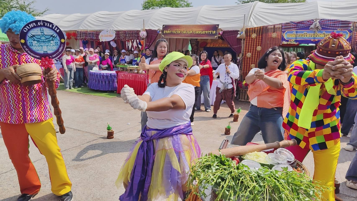 ภาพการประกวดขั่วหมี่ ตำส้มลีลา/น้ำพริก ปลาเผา สะเดาหวาน ในวันที่ 26 กุมภาพันธ์ 2569 ณ เวทีกลางหน้าเทศบาลตำบลด่านขุนทด