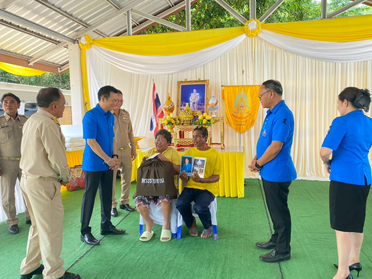 การมอบสิ่งของในการดำรงชีพเบื้องต้น สำหรับผู้ประสบอัคคีภัย มูลนิธิราชประชานุเคราะห์ ในพระบรมราชูปถัมภ์